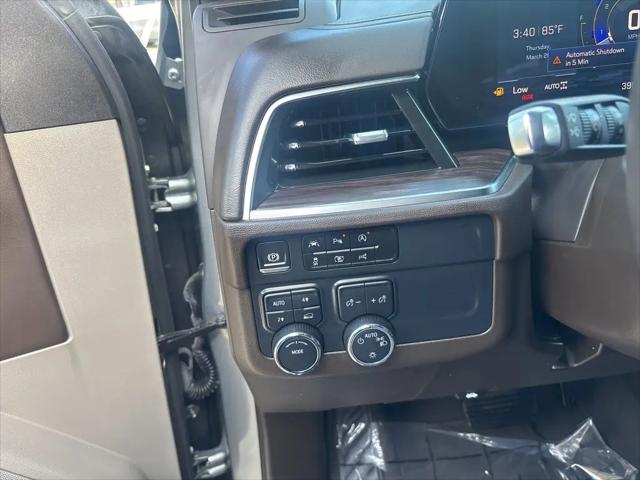 2025 Chevrolet Suburban 4WD LT