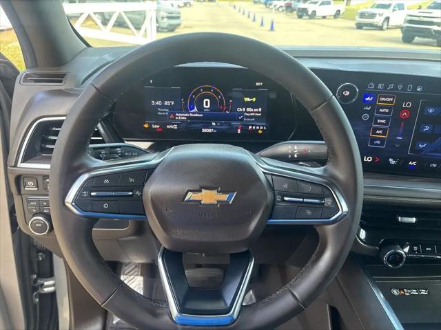 2025 Chevrolet Suburban 4WD LT