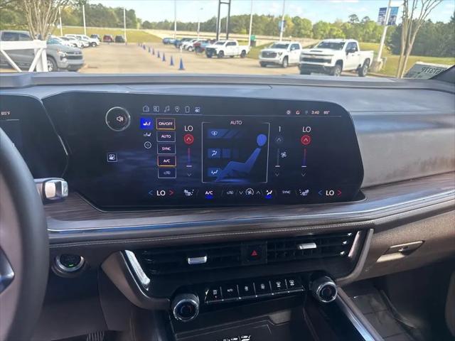 2025 Chevrolet Suburban 4WD LT