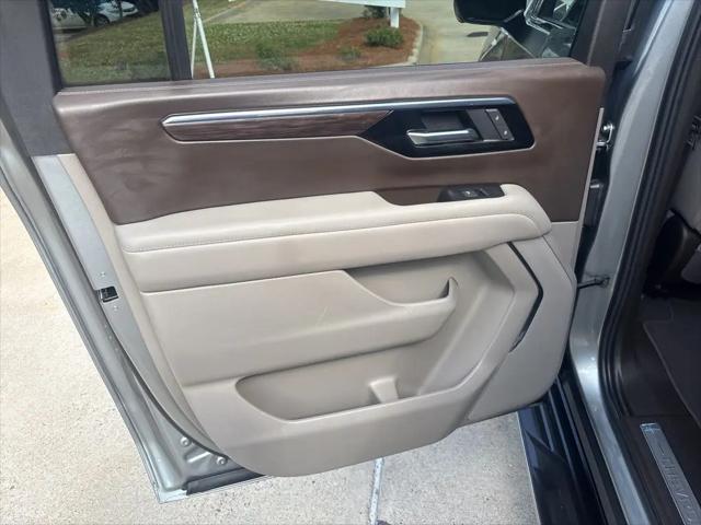 2025 Chevrolet Suburban 4WD LT