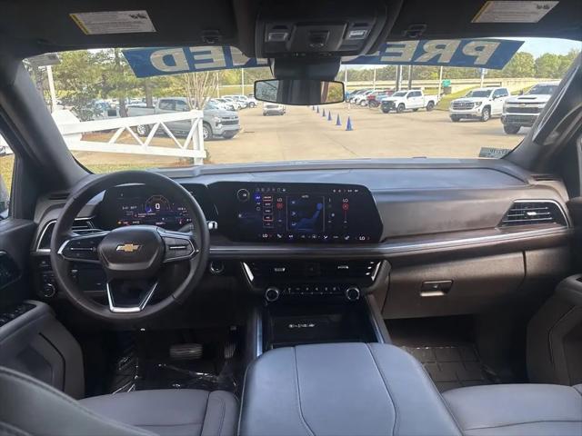 2025 Chevrolet Suburban 4WD LT