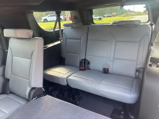 2025 Chevrolet Suburban 4WD LT