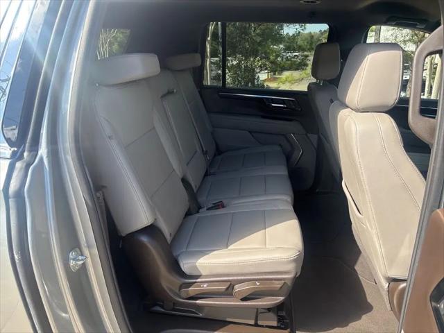 2025 Chevrolet Suburban 4WD LT