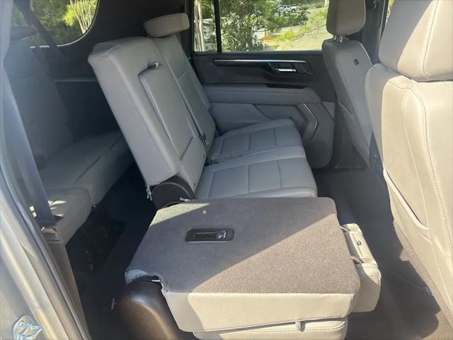 2025 Chevrolet Suburban 4WD LT