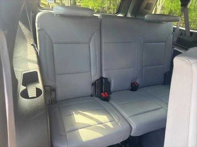 2025 Chevrolet Suburban 4WD LT