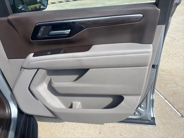 2025 Chevrolet Suburban 4WD LT