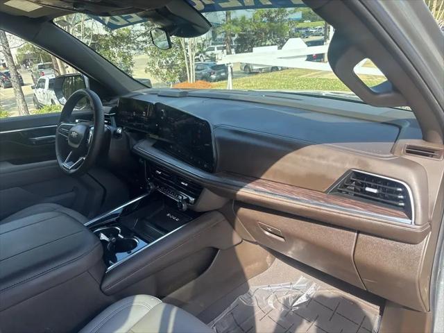 2025 Chevrolet Suburban 4WD LT