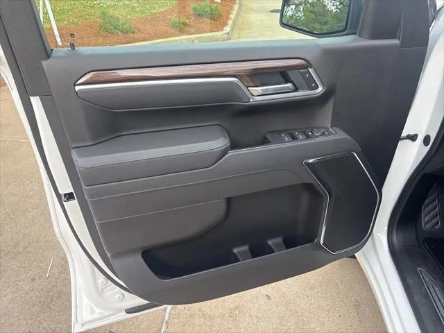 2026 Chevrolet Silverado 1500 4WD Crew Cab Standard Bed LT