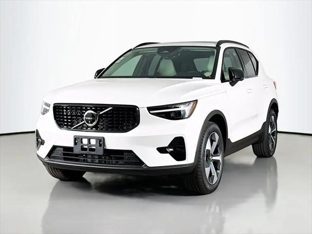 2026 Volvo XC40 Plus, B5 AWD Gas (mild hybrid), Dark