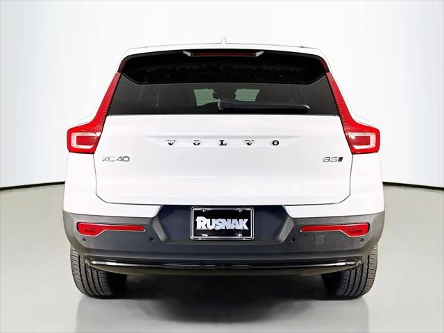 2026 Volvo XC40 Plus, B5 AWD Gas (mild hybrid), Dark