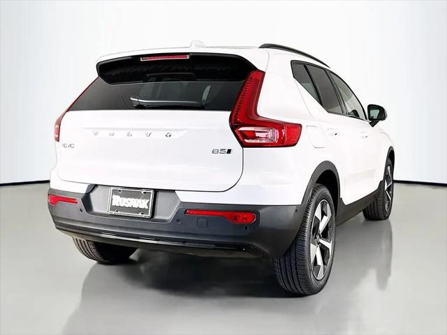 2026 Volvo XC40 Plus, B5 AWD Gas (mild hybrid), Dark