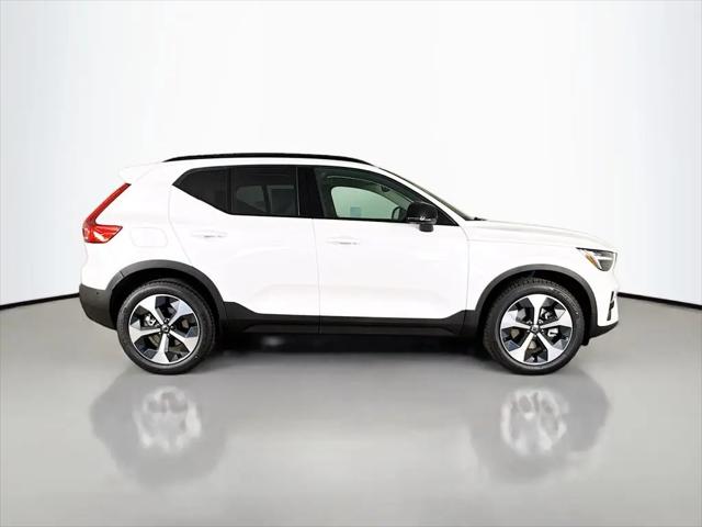 2026 Volvo XC40 Plus, B5 AWD Gas (mild hybrid), Dark