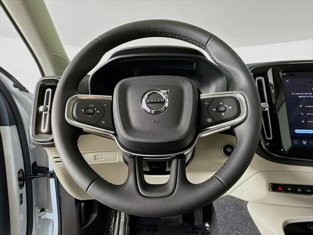 2026 Volvo XC40 Plus, B5 AWD Gas (mild hybrid), Dark