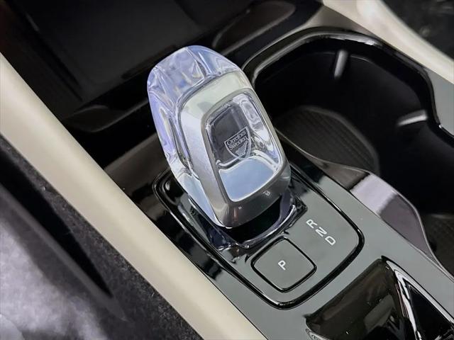 2026 Volvo XC40 Plus, B5 AWD Gas (mild hybrid), Dark