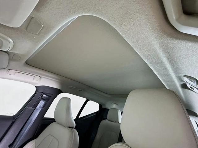 2026 Volvo XC40 Plus, B5 AWD Gas (mild hybrid), Dark