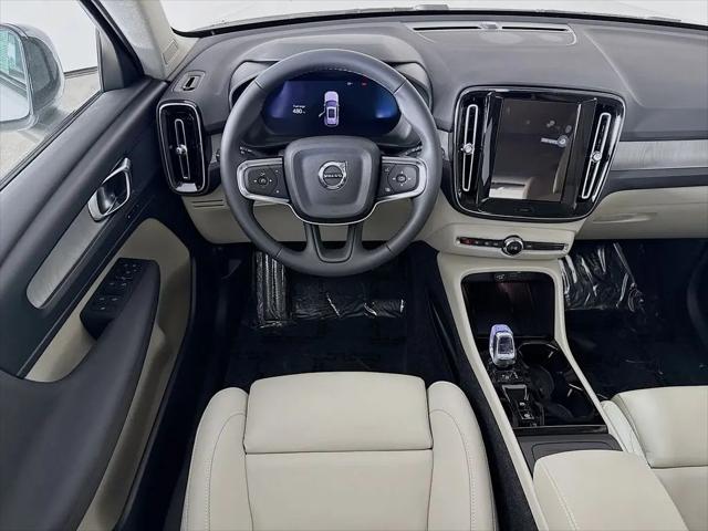 2026 Volvo XC40 Plus, B5 AWD Gas (mild hybrid), Dark