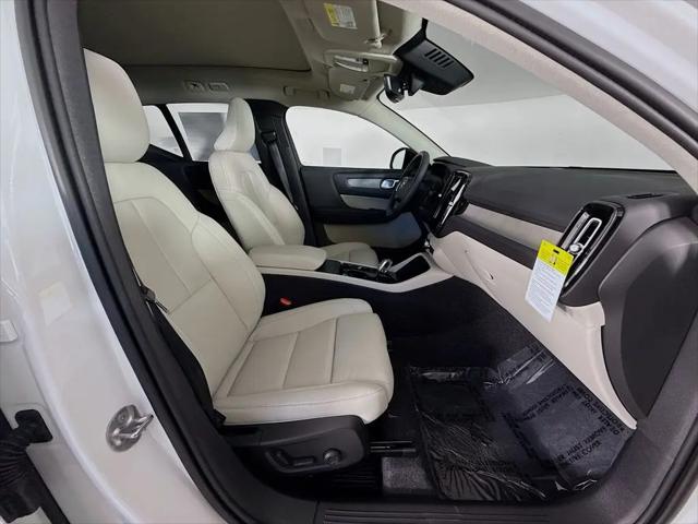 2026 Volvo XC40 Plus, B5 AWD Gas (mild hybrid), Dark