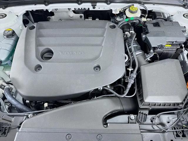 2026 Volvo XC40 Plus, B5 AWD Gas (mild hybrid), Dark