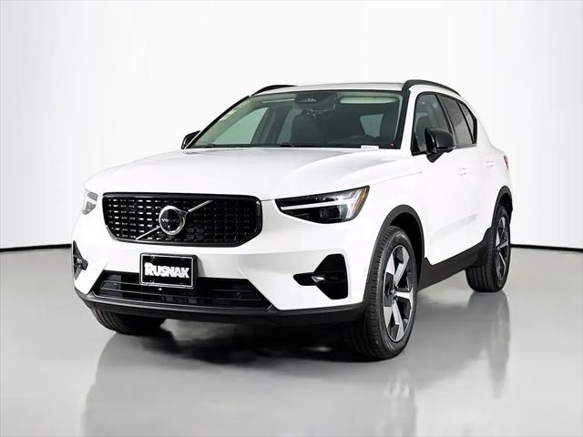 2026 Volvo XC40 Plus, B5 AWD Gas (mild hybrid), Dark