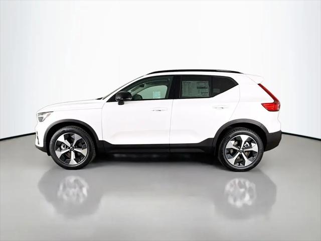 2026 Volvo XC40 Plus, B5 AWD Gas (mild hybrid), Dark