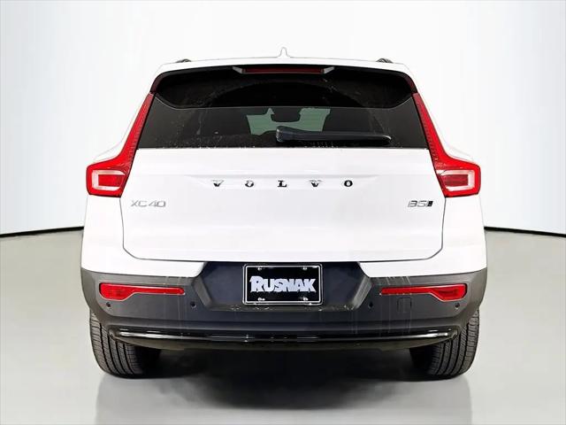 2026 Volvo XC40 Plus, B5 AWD Gas (mild hybrid), Dark
