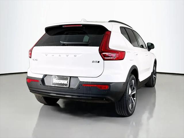 2026 Volvo XC40 Plus, B5 AWD Gas (mild hybrid), Dark