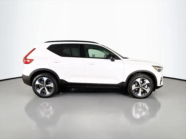 2026 Volvo XC40 Plus, B5 AWD Gas (mild hybrid), Dark