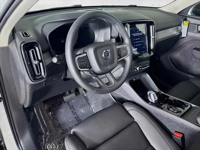 2026 Volvo XC40 Plus, B5 AWD Gas (mild hybrid), Dark