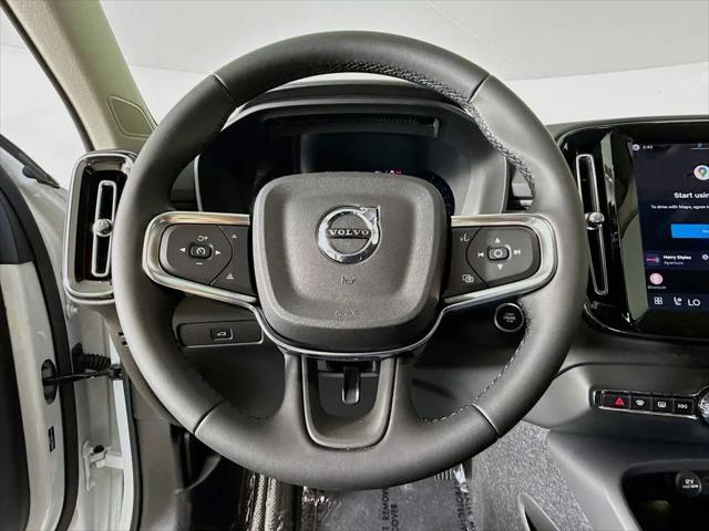 2026 Volvo XC40 Plus, B5 AWD Gas (mild hybrid), Dark