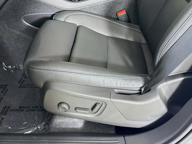2026 Volvo XC40 Plus, B5 AWD Gas (mild hybrid), Dark