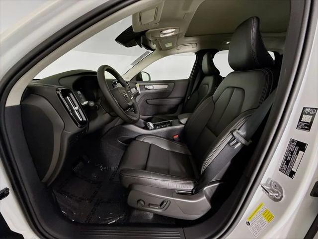 2026 Volvo XC40 Plus, B5 AWD Gas (mild hybrid), Dark