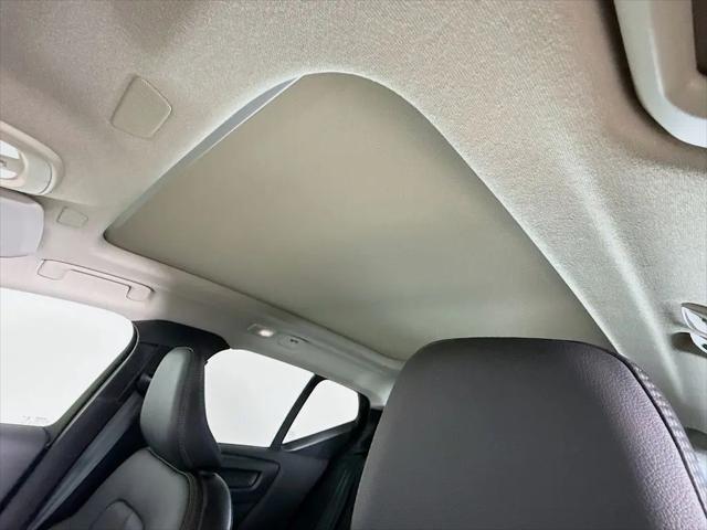 2026 Volvo XC40 Plus, B5 AWD Gas (mild hybrid), Dark