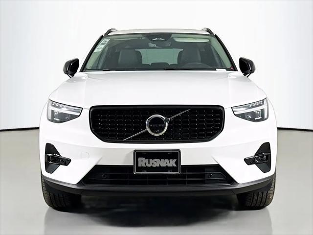 2026 Volvo XC40 Plus, B5 AWD Gas (mild hybrid), Dark