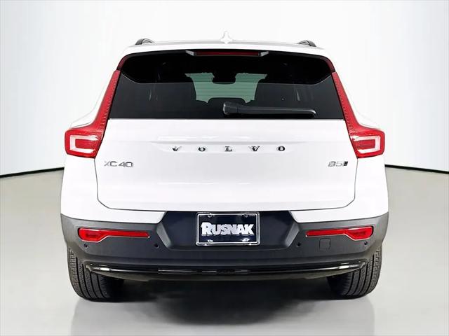 2026 Volvo XC40 Ultra, B5 AWD Gas (mild hybrid), Dark