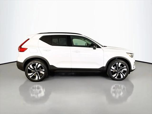 2026 Volvo XC40 Ultra, B5 AWD Gas (mild hybrid), Dark