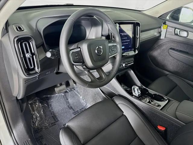 2026 Volvo XC40 Ultra, B5 AWD Gas (mild hybrid), Dark