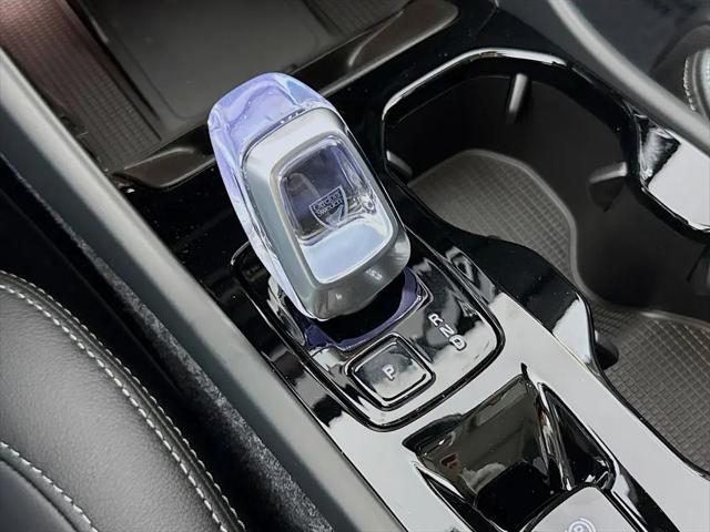 2026 Volvo XC40 Ultra, B5 AWD Gas (mild hybrid), Dark
