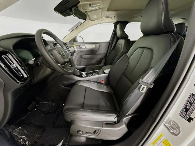 2026 Volvo XC40 Ultra, B5 AWD Gas (mild hybrid), Dark