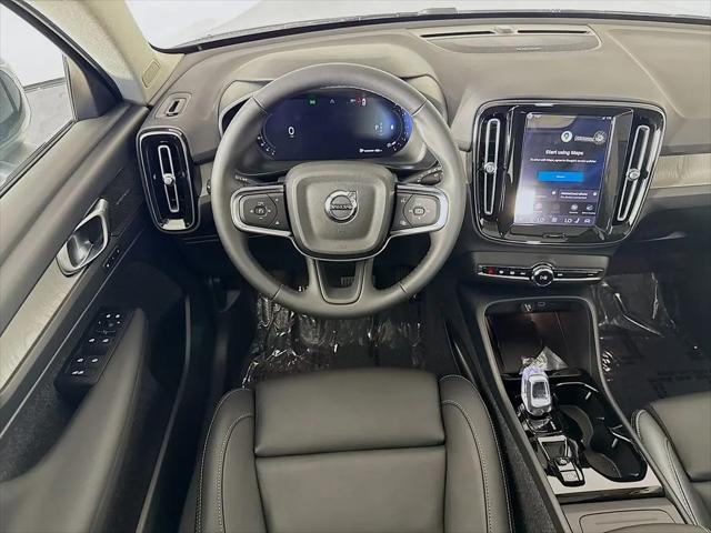 2026 Volvo XC40 Ultra, B5 AWD Gas (mild hybrid), Dark