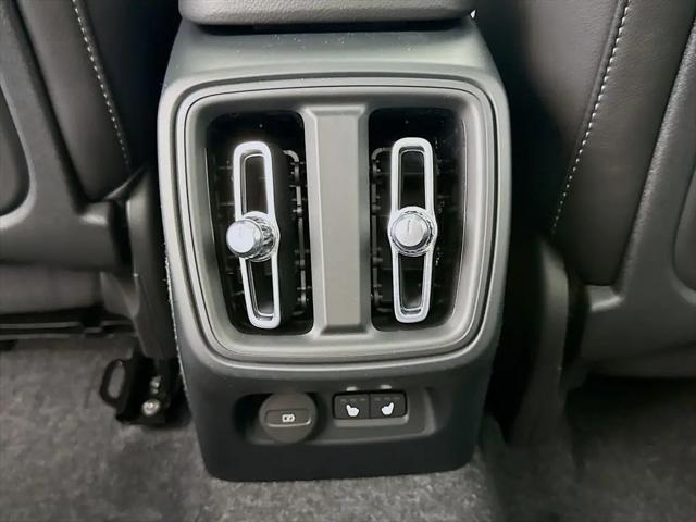 2026 Volvo XC40 Ultra, B5 AWD Gas (mild hybrid), Dark