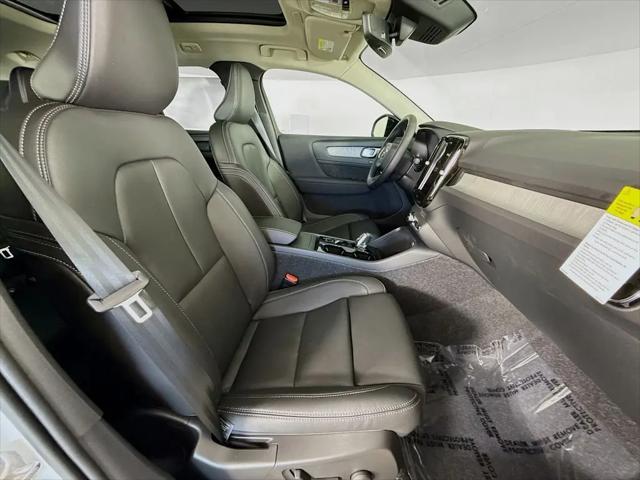 2026 Volvo XC40 Ultra, B5 AWD Gas (mild hybrid), Dark