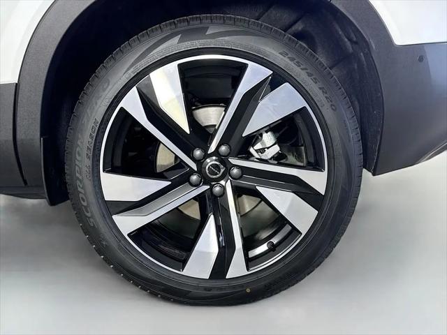 2026 Volvo XC40 Ultra, B5 AWD Gas (mild hybrid), Dark