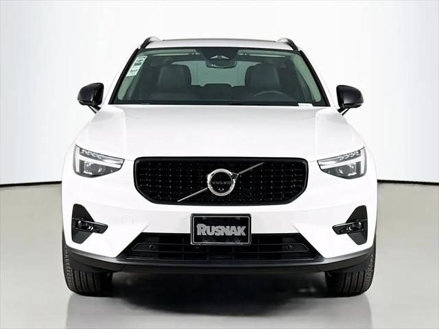 2026 Volvo XC40 Ultra, B5 AWD Gas (mild hybrid), Dark
