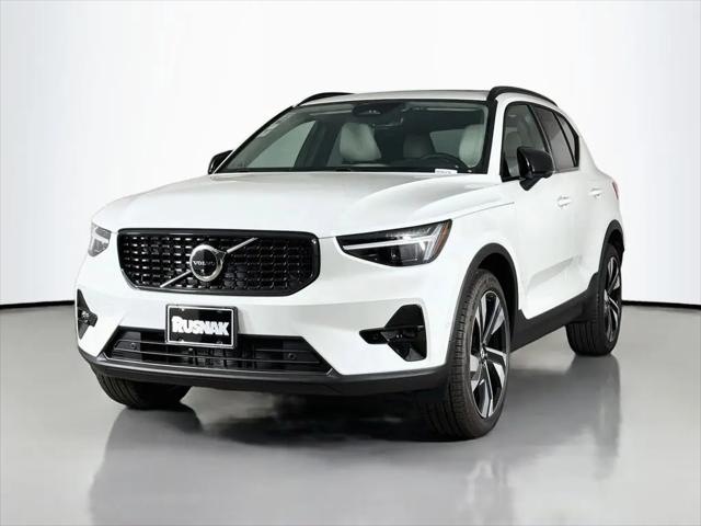 2026 Volvo XC40 Plus, B5 AWD Gas (mild hybrid), Dark