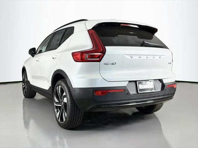 2026 Volvo XC40 Plus, B5 AWD Gas (mild hybrid), Dark