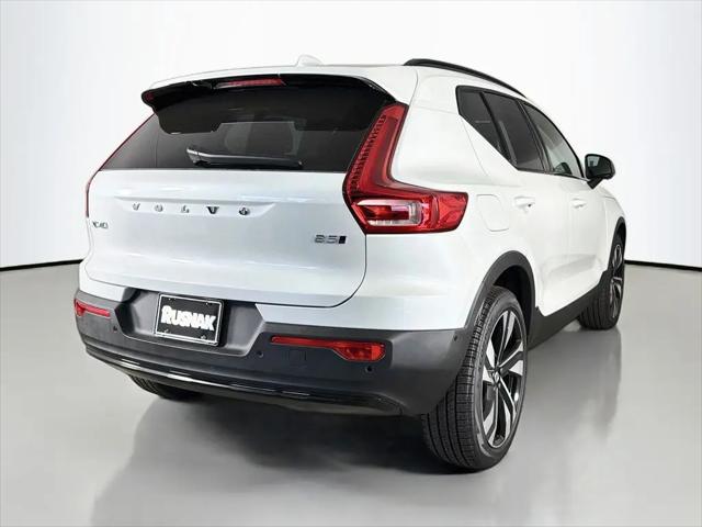 2026 Volvo XC40 Plus, B5 AWD Gas (mild hybrid), Dark