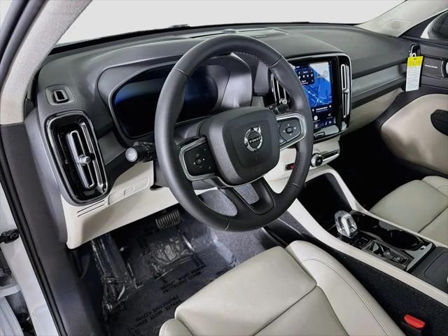 2026 Volvo XC40 Plus, B5 AWD Gas (mild hybrid), Dark