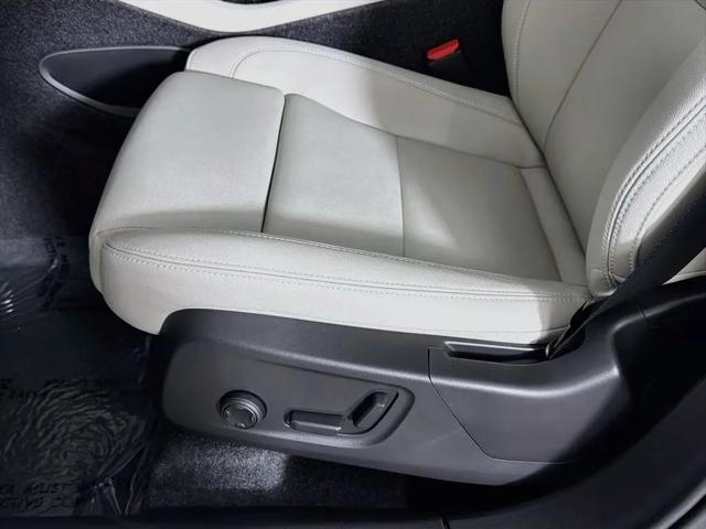 2026 Volvo XC40 Plus, B5 AWD Gas (mild hybrid), Dark