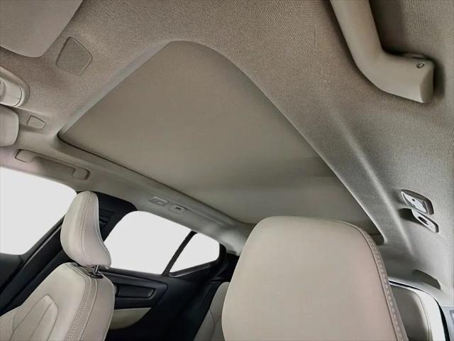 2026 Volvo XC40 Plus, B5 AWD Gas (mild hybrid), Dark