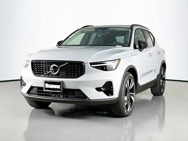 2026 Volvo XC40 Plus, B5 AWD Gas (mild hybrid), Dark